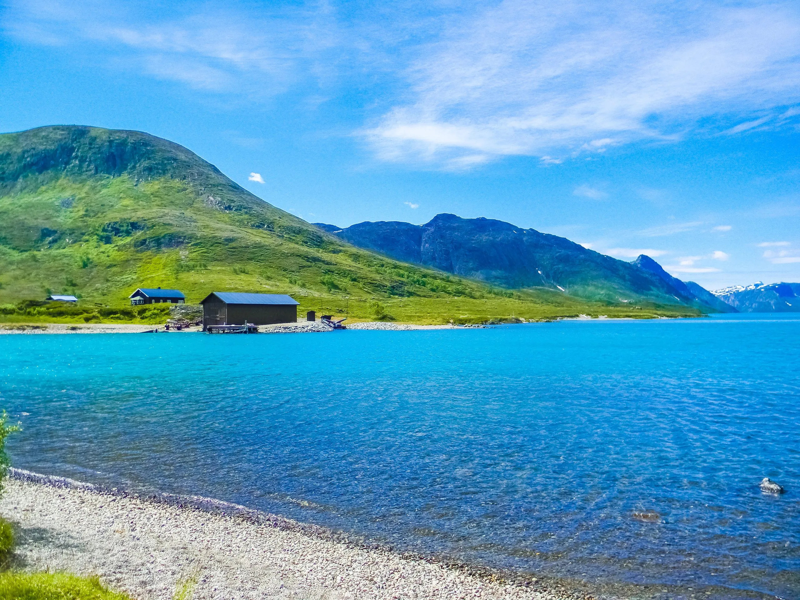 Der wunderschöne Gjendesheim-See im Jotunheimen-Nationalpark, Norwegen